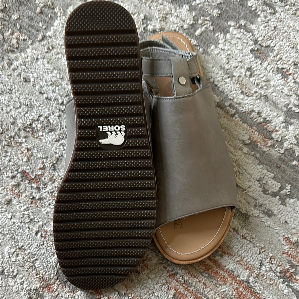 Gray Women's Sorel Sandals new 8.5 - Picture 3 of 3